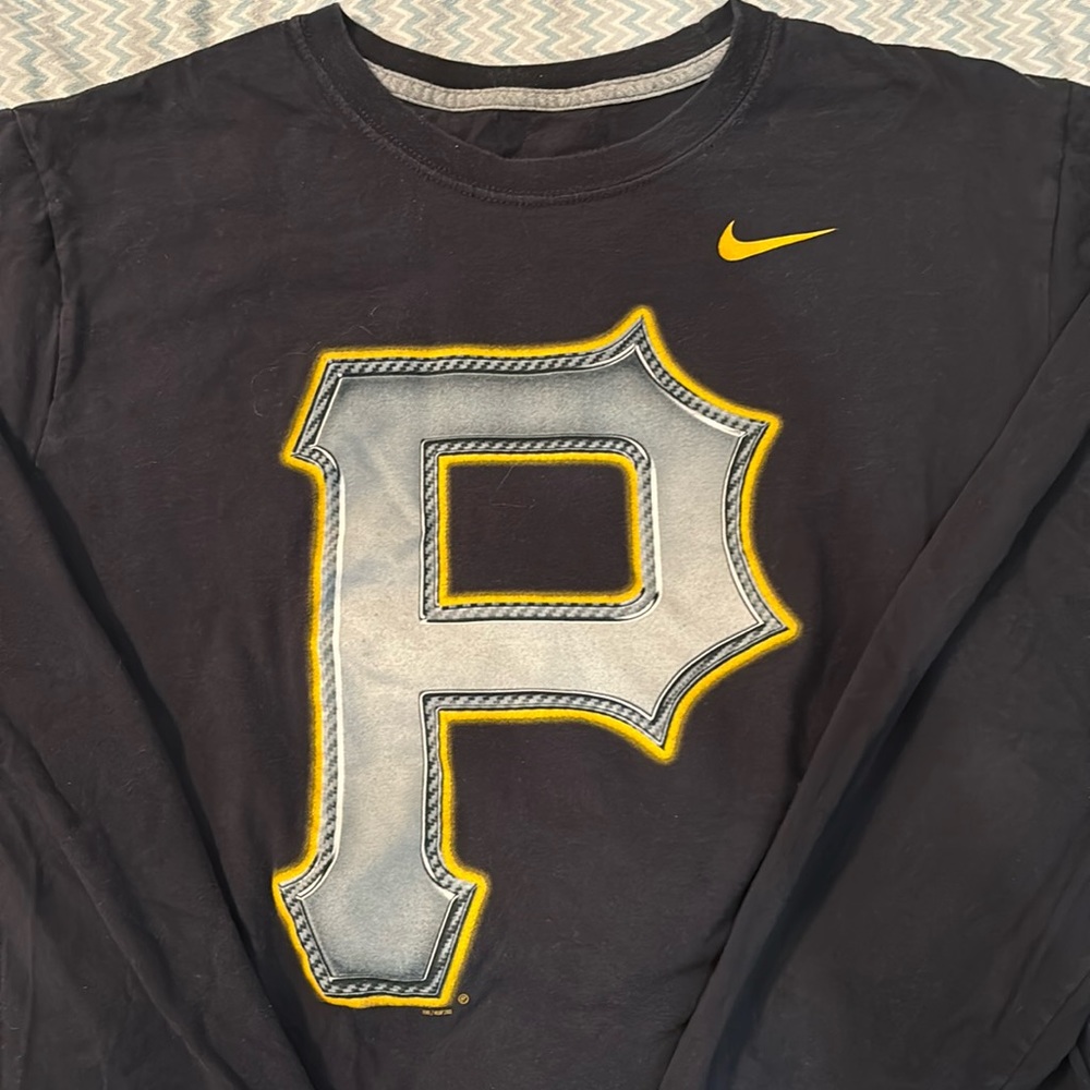 Nike Pittsburgh Pirates long sleeve shirt -Size L